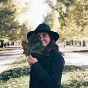 Meet your Posher, Ella